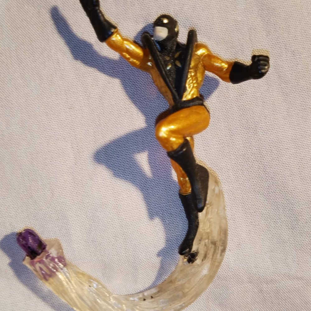 Wonder Man and Yellow Jacket Action Figure - Picture 7 of 11